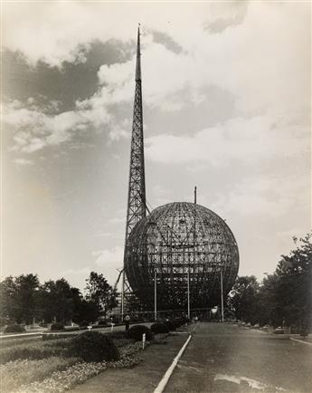 (NEW YORK WORLDS FAIR) Presentation album entitled Photographs, New York Worlds Fair 1939, with 54 large-format